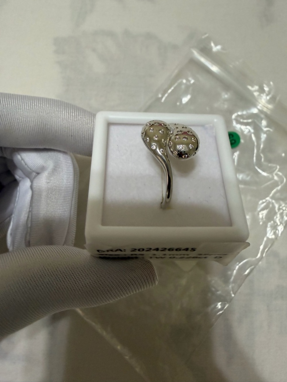 MOISSANITE 0.228CT RING - Picture 9 of 14